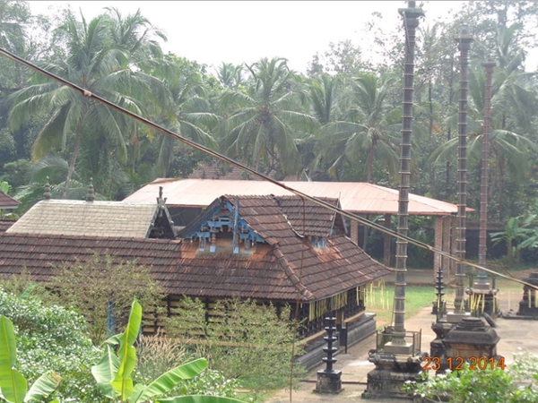 മൂന്നു പ്രതിഷ്ഠകളും മൂന്ന് തന്ത്രിമാരും