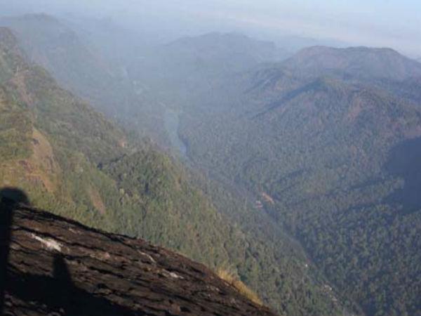  മീനുളിയന്‍പാറ