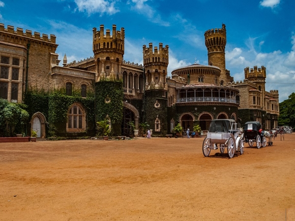 ബെംഗളുരു പാലസ്-ഹൈ ഗാര്‍ഡന്‍