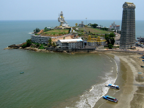 കടലിനാല്‍ ചുറ്റപ്പെട്ടയിടം