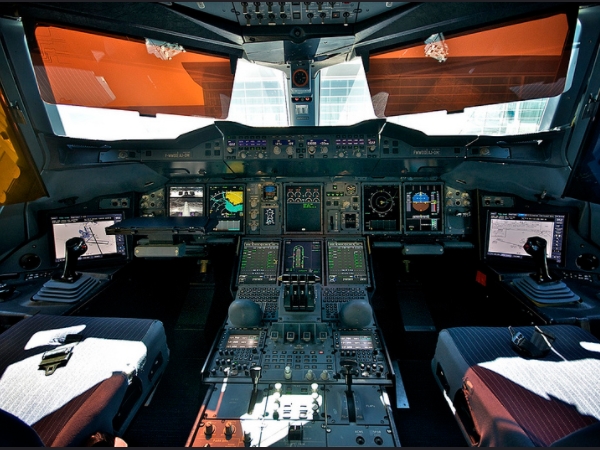 കോക്പിറ്റ് സന്ദര്‍ശിക്കാം