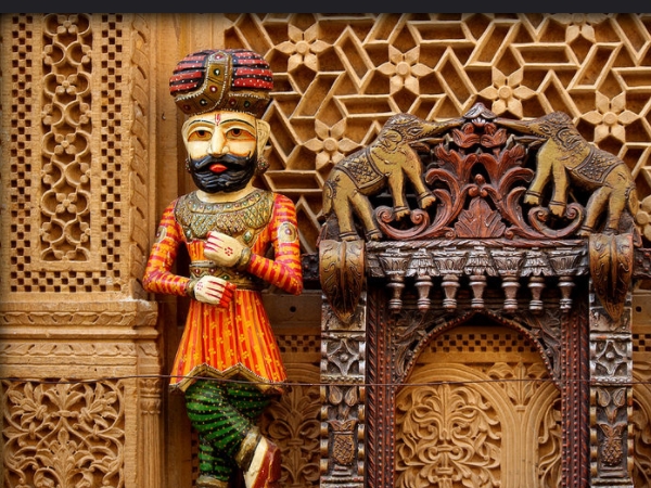 നാടോടി കലാകാരന്‍മാരെ കാണാം