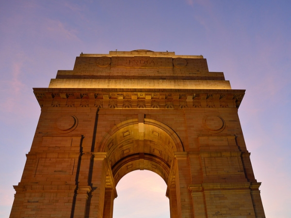 പാരീസില്‍ പോകേണ്ട..പകരം ഇന്ത്യ ഗേറ്റ് 