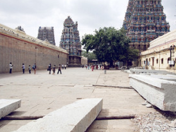 നീക്കം ചെയ്ത തൂണുകള്‍