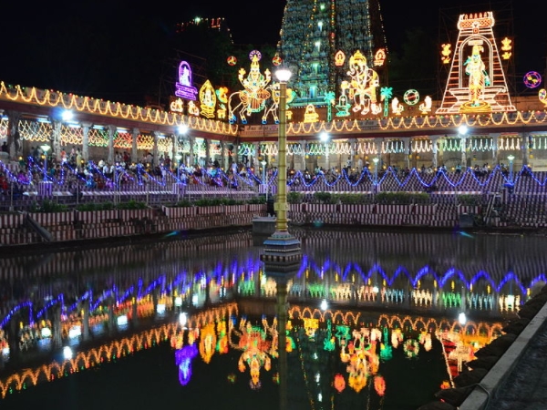 പൊന്‍താമരക്കുളം