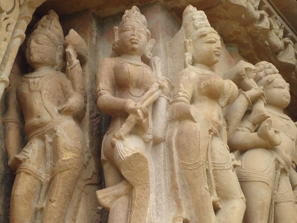 വനത്തിനു നടുവിലെ ക്ഷേത്രങ്ങള്‍