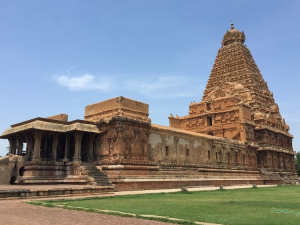 മൂന്ന് സമചതുരങ്ങള്‍