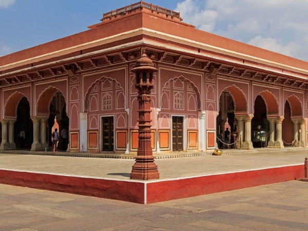 അടുക്കും ചിട്ടയുമുള്ള പിങ്ക് സിറ്റി