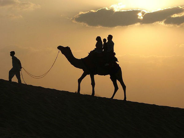 സന്ദര്‍ശിക്കാന്‍ പറ്റിയ സമയംhttps://commons.wikimedia.org/wiki/File:Sam_Dunes_Camels_in_Rajasthan.JPG