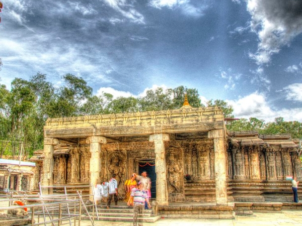 ക്ഷേത്രങ്ങളുടെ നാട് 