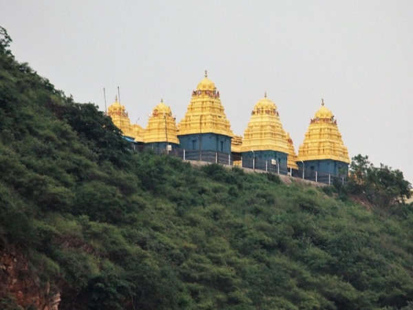 വിജയവാഡയും കനകദുര്‍ഗാംബ ക്ഷേത്രവും 