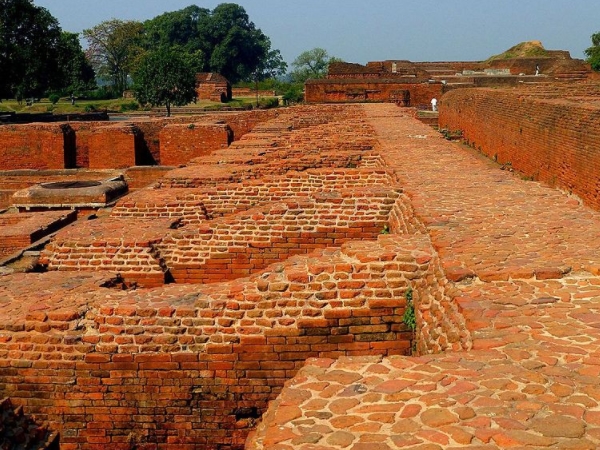 ഒന്‍പതു നില കെട്ടിടത്തിലെ ഗ്രന്ഥശാല