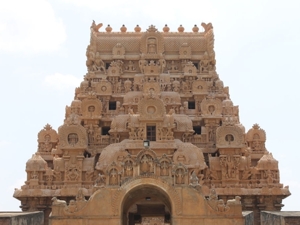 മകുടത്തിന്റെ നിഴല്‍ നിലത്തുവീഴാ ക്ഷേത്രം