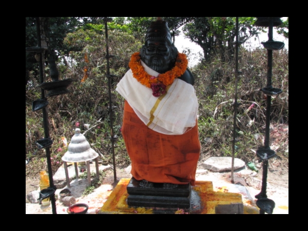 കാടിനുള്ളിലെ ക്ഷേത്രങ്ങള്‍