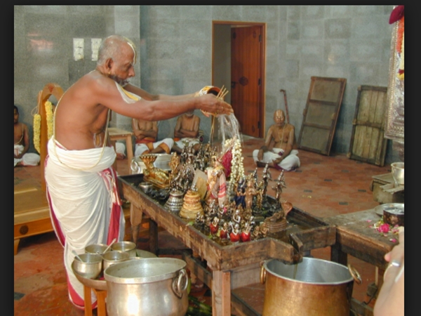 നിത്യേനയുള്ള നവകാഭിഷേകവും പഞ്ചഗവ്യാഭിഷേകവും 