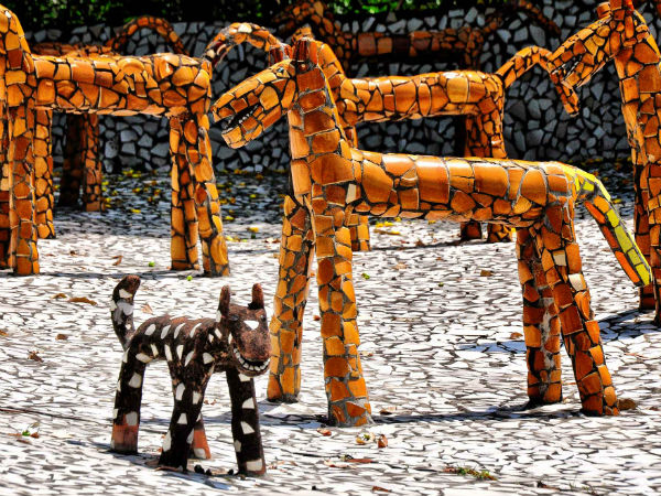 പുറംഭൂമിയില്‍ നിന്നും ഉദ്യാനത്തിലേക്ക്