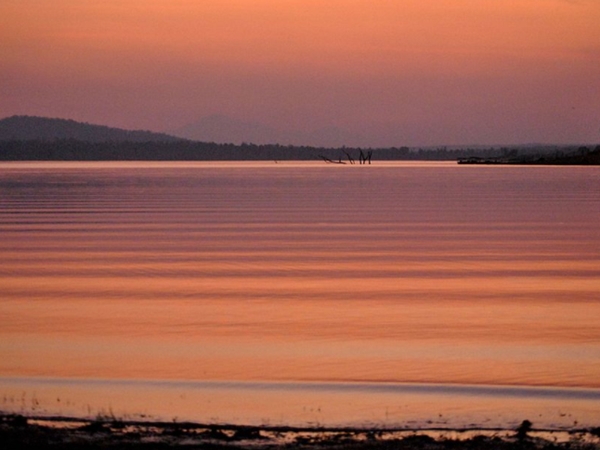 കിഴക്കോട്ടൊഴുകുന്ന നദി