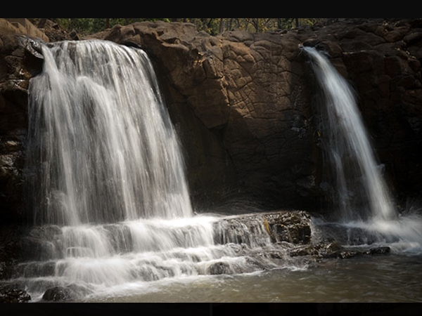 ധൂതധാരാ വെള്ളച്ചാട്ടം