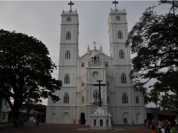 വല്ലാര്‍പാടം പള്ളി 