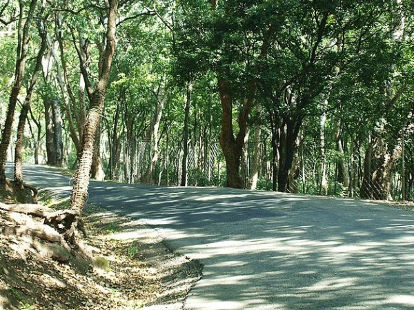  മലകളാല്‍ ചുറ്റപ്പെട്ട മറയൂര്‍