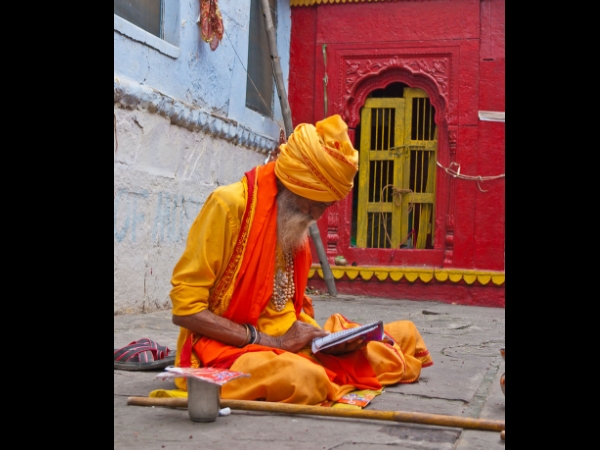 കാവിവസ്ത്രക്കാര്‍ക്ക് പ്രവേശനമില്ല