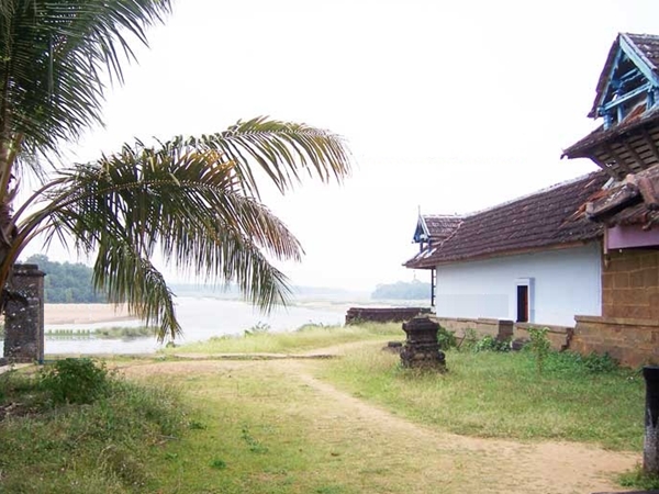 രണ്ട് നാലമ്പലങ്ങള്‍