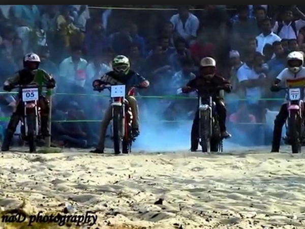 ബൈക്ക് റേസ് മുതല്‍ കോലം വരക്കല്‍ വരെ