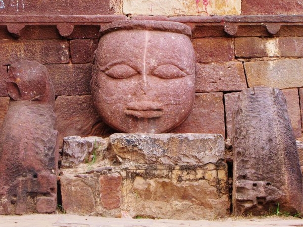 കോട്ടക്കുള്ളിലെ ക്ഷേത്രങ്ങള്‍