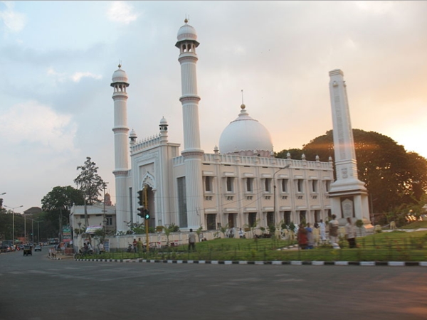 ലോകത്തെ പ്രതിഫലിപ്പിക്കുന്ന ഇടം