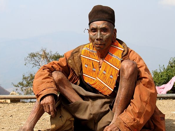 ഗോത്രവര്‍ഗ്ഗക്കാര്‍ 