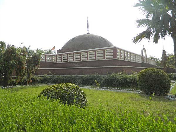  അശോകന്‍ നിര്‍മ്മിച്ച നിര്‍വ്വാണ സ്തൂപം