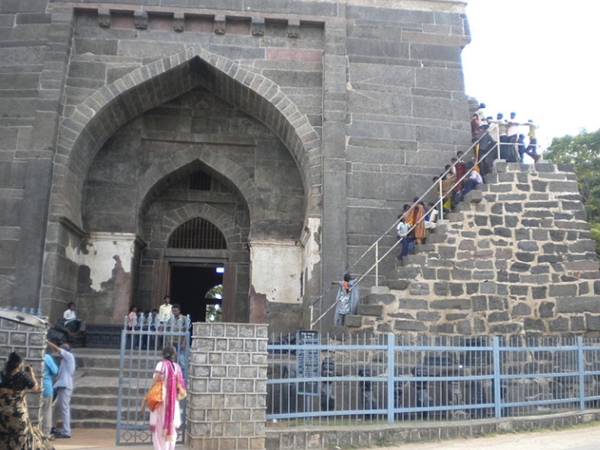 മൂന്നു ക്ഷേത്രങ്ങള്‍ 