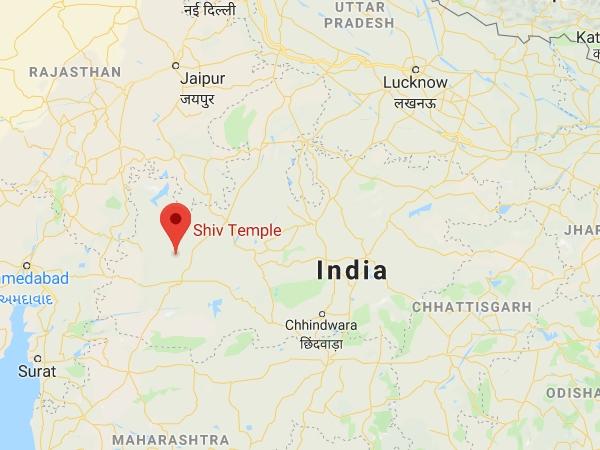 എവിടെയാണി ഗുഹ?