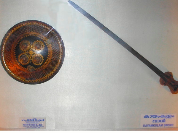 കൊച്ചുണ്ണിയും ഇത്തിക്കരപ്പക്കിയും