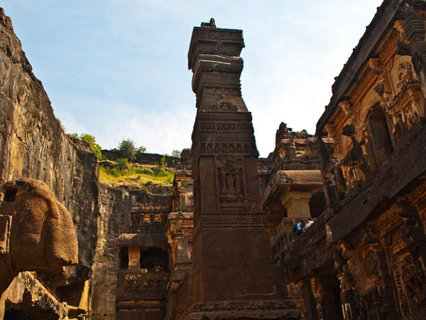 ബുദ്ധ ഹിന്ദു ജൈന ഗുഹാ ക്ഷേത്രങ്ങള്‍