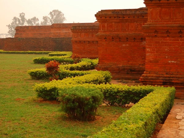 നളന്ദയുടെ നിലവാരം താഴ്ന്നപ്പോള്‍
