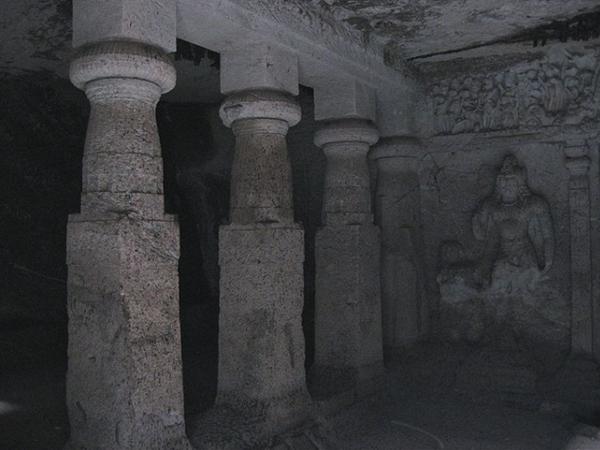 ജോഗേശ്വരി ഗുഹകള്‍