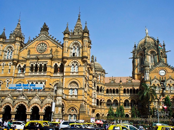 തിരക്കുള്ള റെയില്‍വേ സ്‌റ്റേഷന്‍