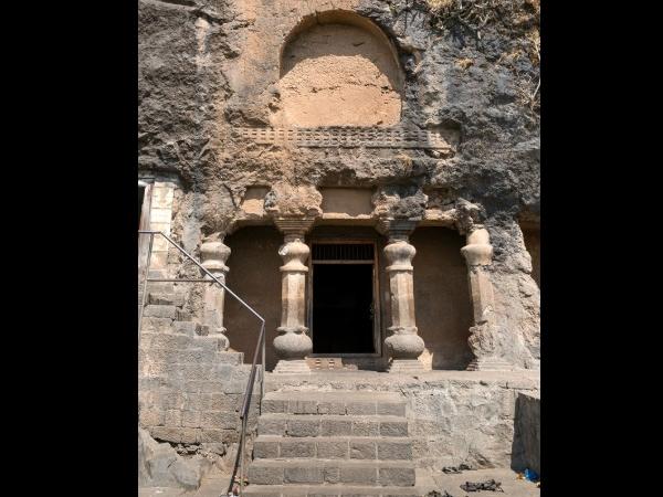 30 ഗുഹകള്‍