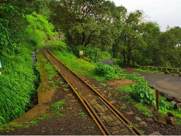മതേരാന്‍ റെയില്‍വേ പാത