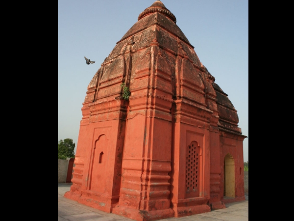 പാണ്ഡവേശ്വര ക്ഷേത്രവും കര്‍ണാ ക്ഷേത്രവും