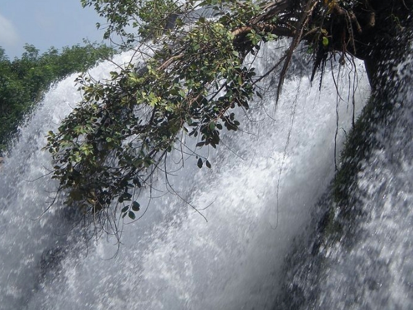 തിര്‍പ്പറപ്പു വെള്ളച്ചാട്ടം