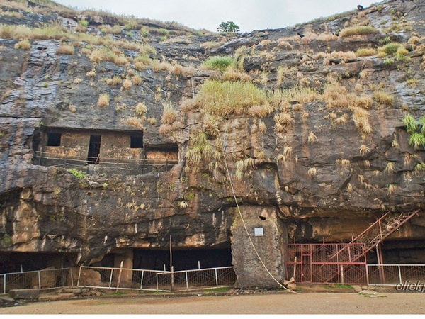 കല്ലിൽ കൊത്തിയ 22 ഗുഹകൾ