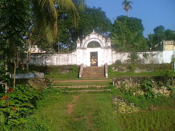 യാത്രയ്ക്കിടയിൽ സന്ദർശിക്കാൻ പറ്റുന്ന സ്ഥലങ്ങൾ