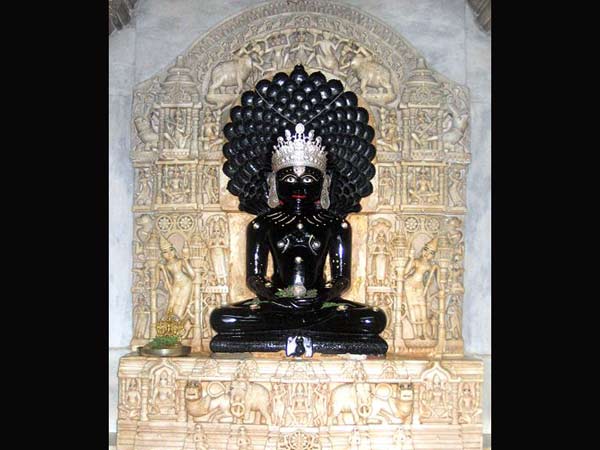 ലോധ്രുവയിലെ ജൈനക്ഷേത്രം