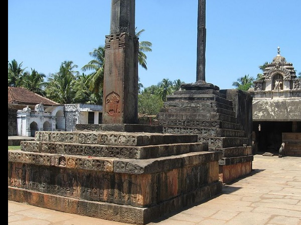 ക്ഷേത്രനിര്‍മ്മാണങ്ങളുടെ ആദ്യരൂപം