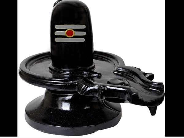 മൂന്നു വിഗ്രഹങ്ങളുടെ കഥ