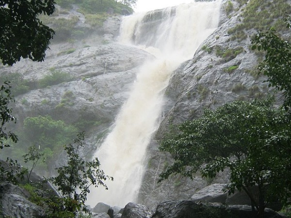 പാലരുവി വെള്ളച്ചാട്ടം