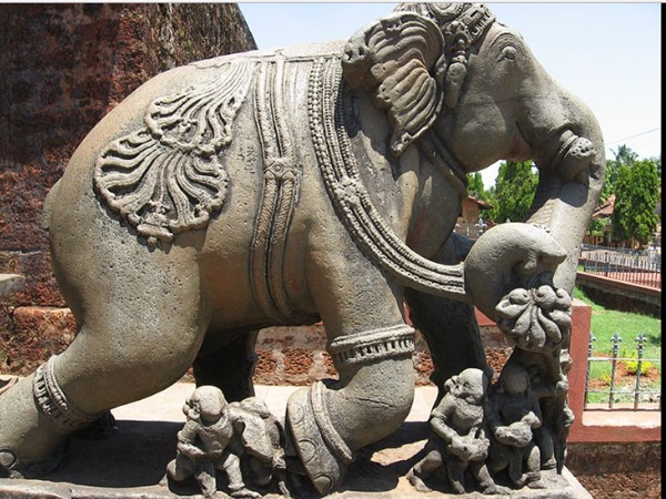 നാലു വ്യത്യസ്ത ഭരണാധികാരികള്‍