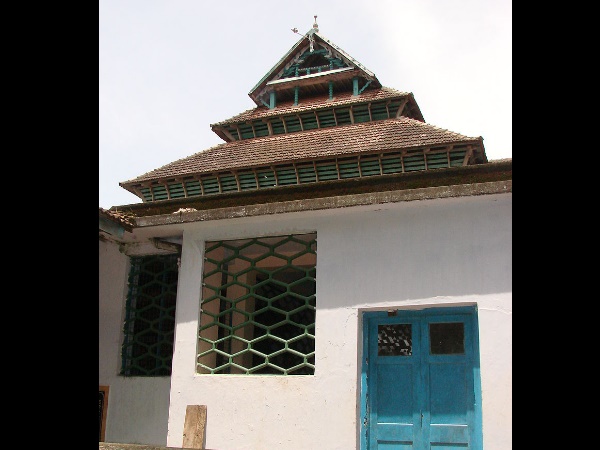 പോർച്ചുഗീസുകാരെ ചെറുത്ത സാമൂതിരി സൈന്യവും മുസ്ലീങ്ങളും